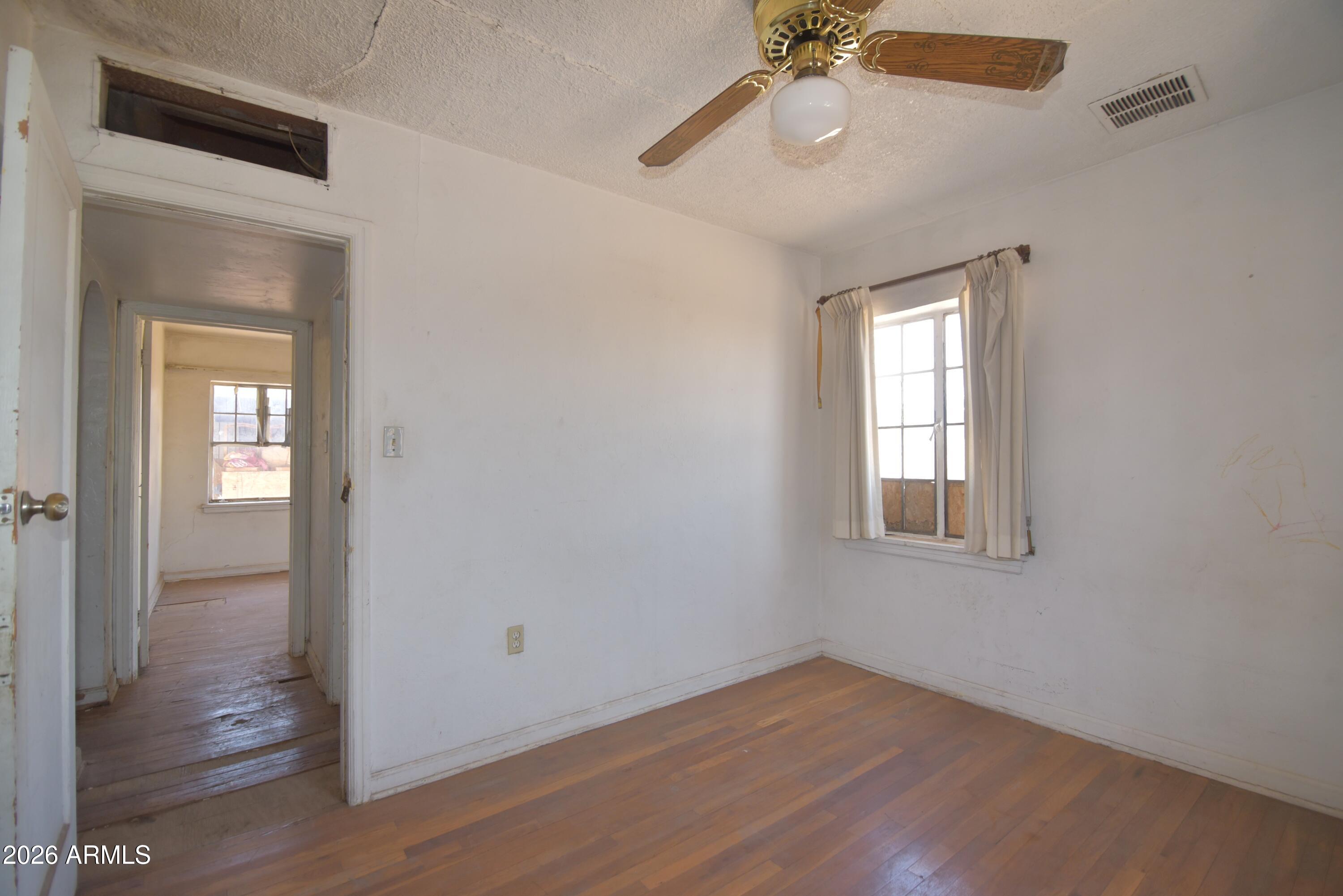 1912 West Monte Vista Road Phoenix, AZ 85009 - Photo 16 of 34 16