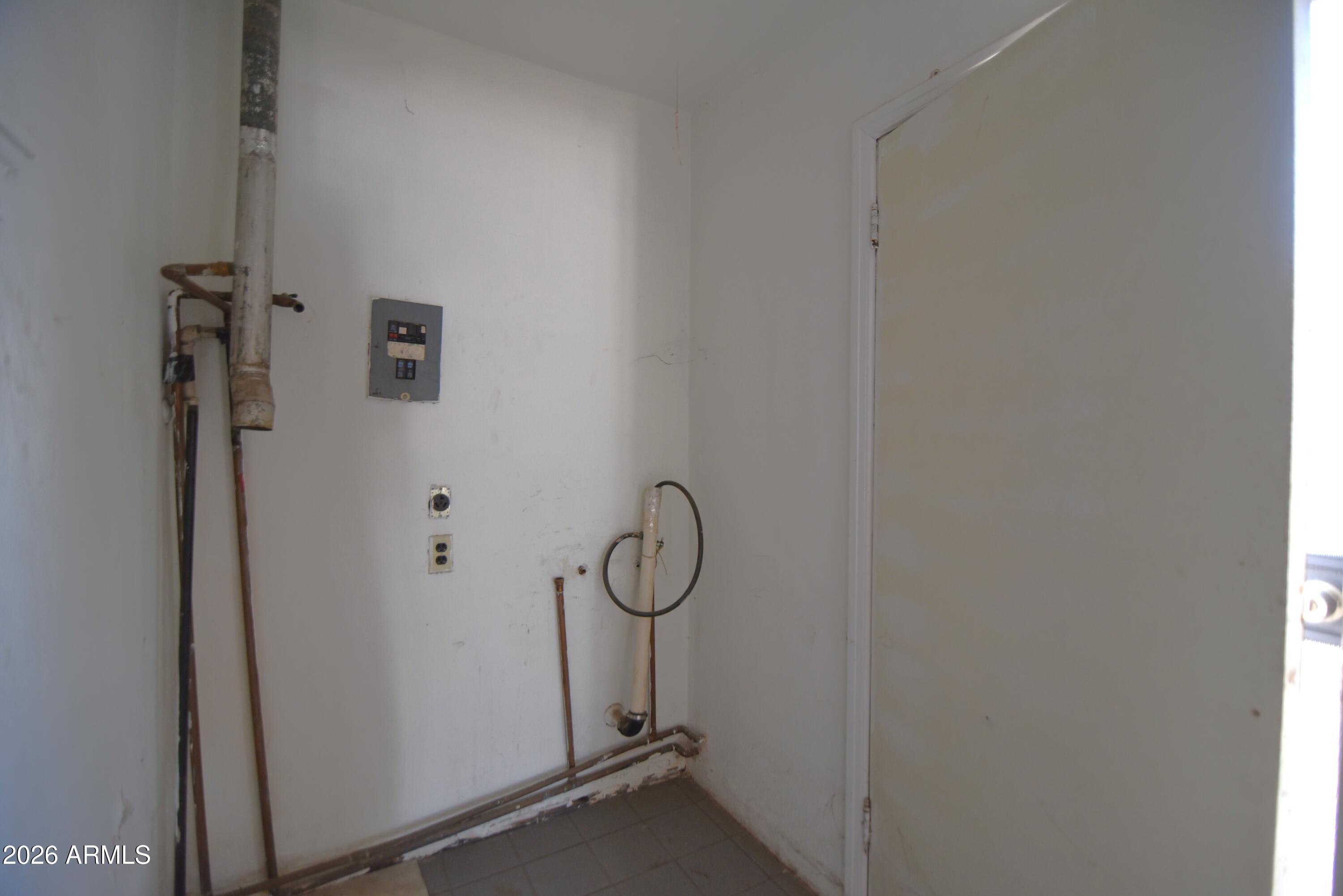 1912 West Monte Vista Road Phoenix, AZ 85009 - Photo 19 of 34 10