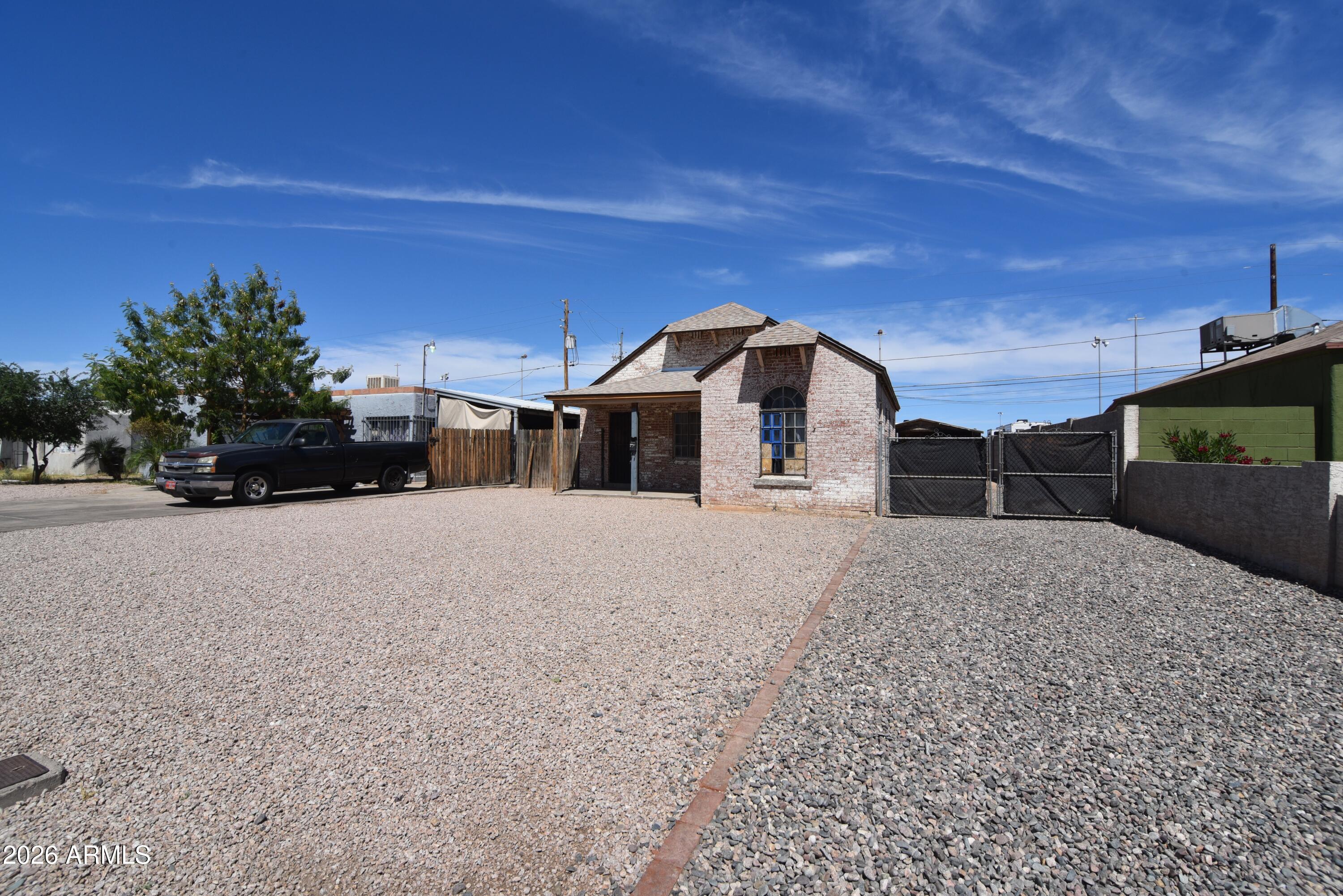 1912 West Monte Vista Road Phoenix, AZ 85009 - Photo 2 of 34 1