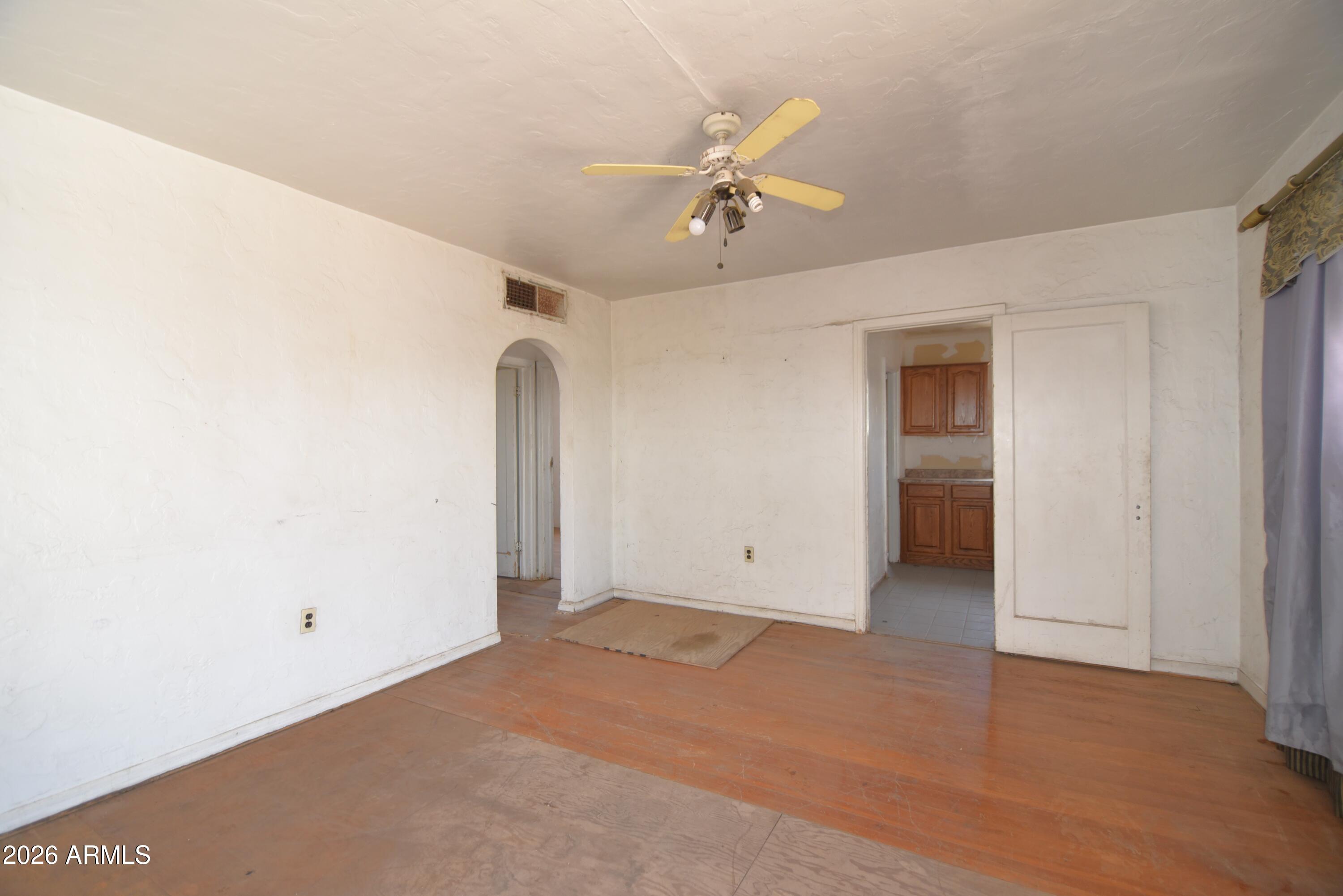 1912 West Monte Vista Road Phoenix, AZ 85009 - Photo 5 of 34 3