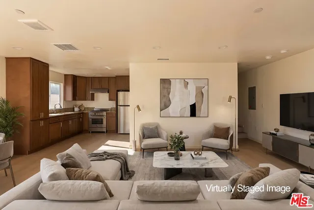 $2,900 | 1118 West 110th Street, Unit A, Los Angeles, CA 90044