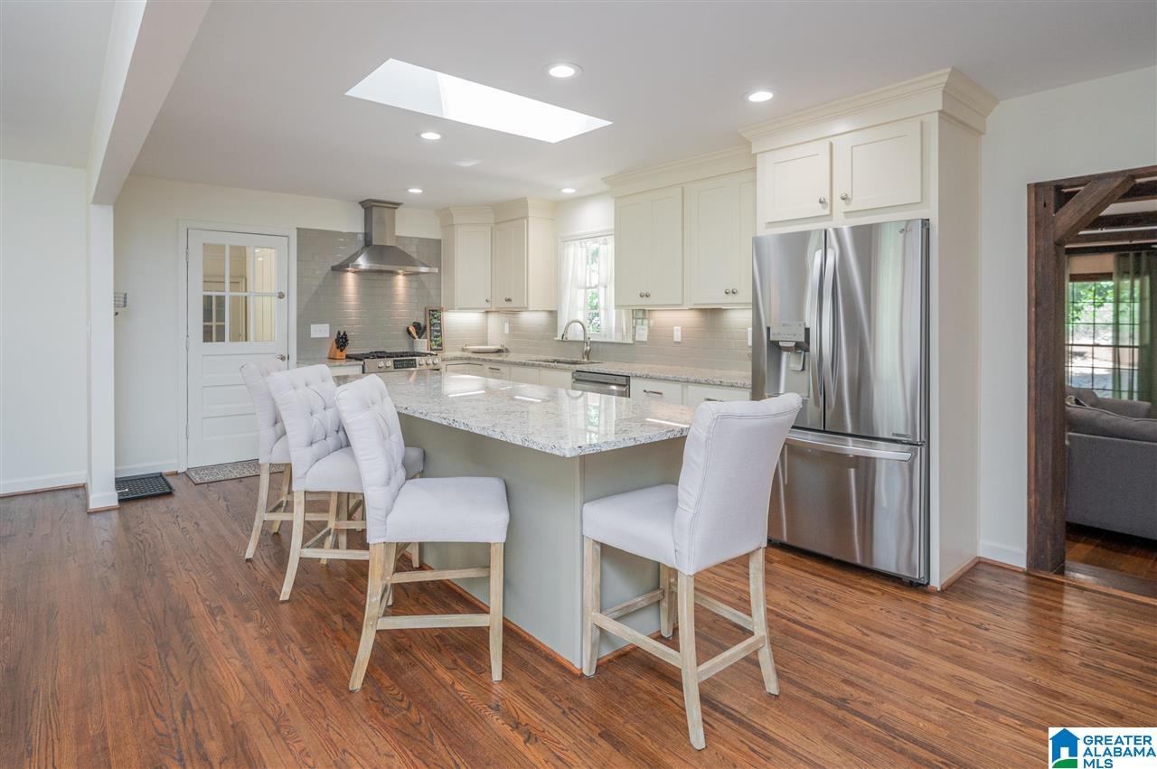 424 Paramount Lane Birmingham, AL 35226 - Photo 2 of 50