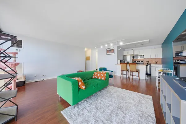 $2,349 | 4343 North Clarendon Avenue, Unit 613, Chicago, IL 60613