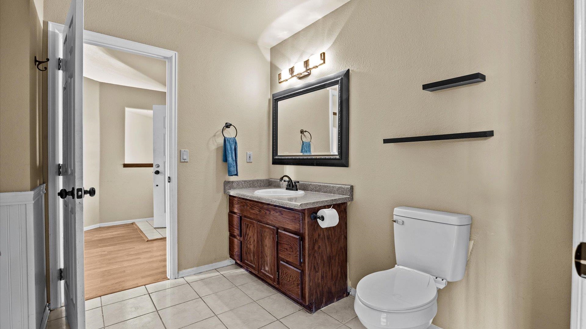 1195-17 1/2 North 1/2 Road Fruita, CO 81521 - Photo 26 of 33 a bathroom with a toilet sink vanity and mirror