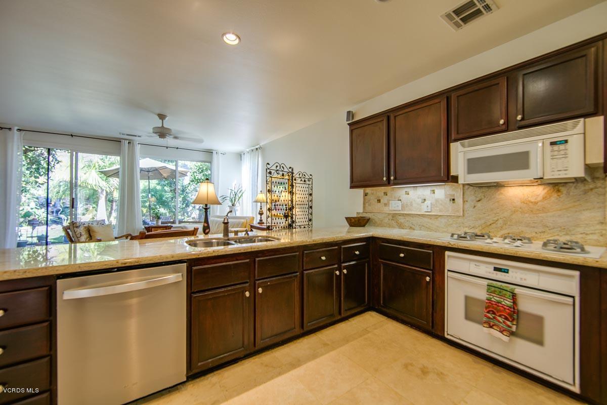 2293 Rudolph Drive Simi Valley, CA 93065 - Photo 8 of 26 2293Rudolph-17