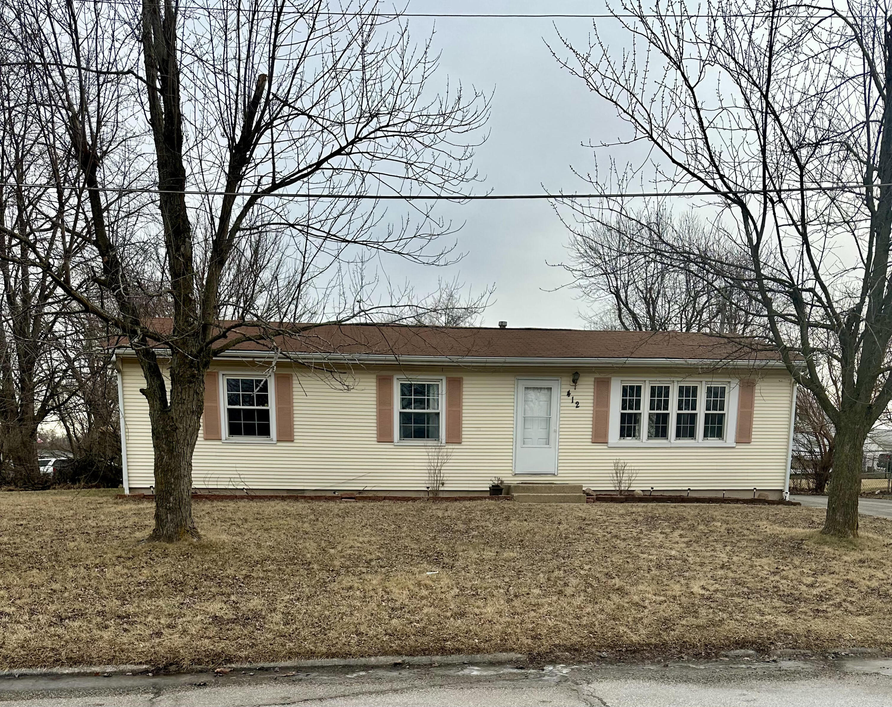 412 Nantucket Road Valparaiso, IN 46385 - Photo 1 of 20 3000x2377