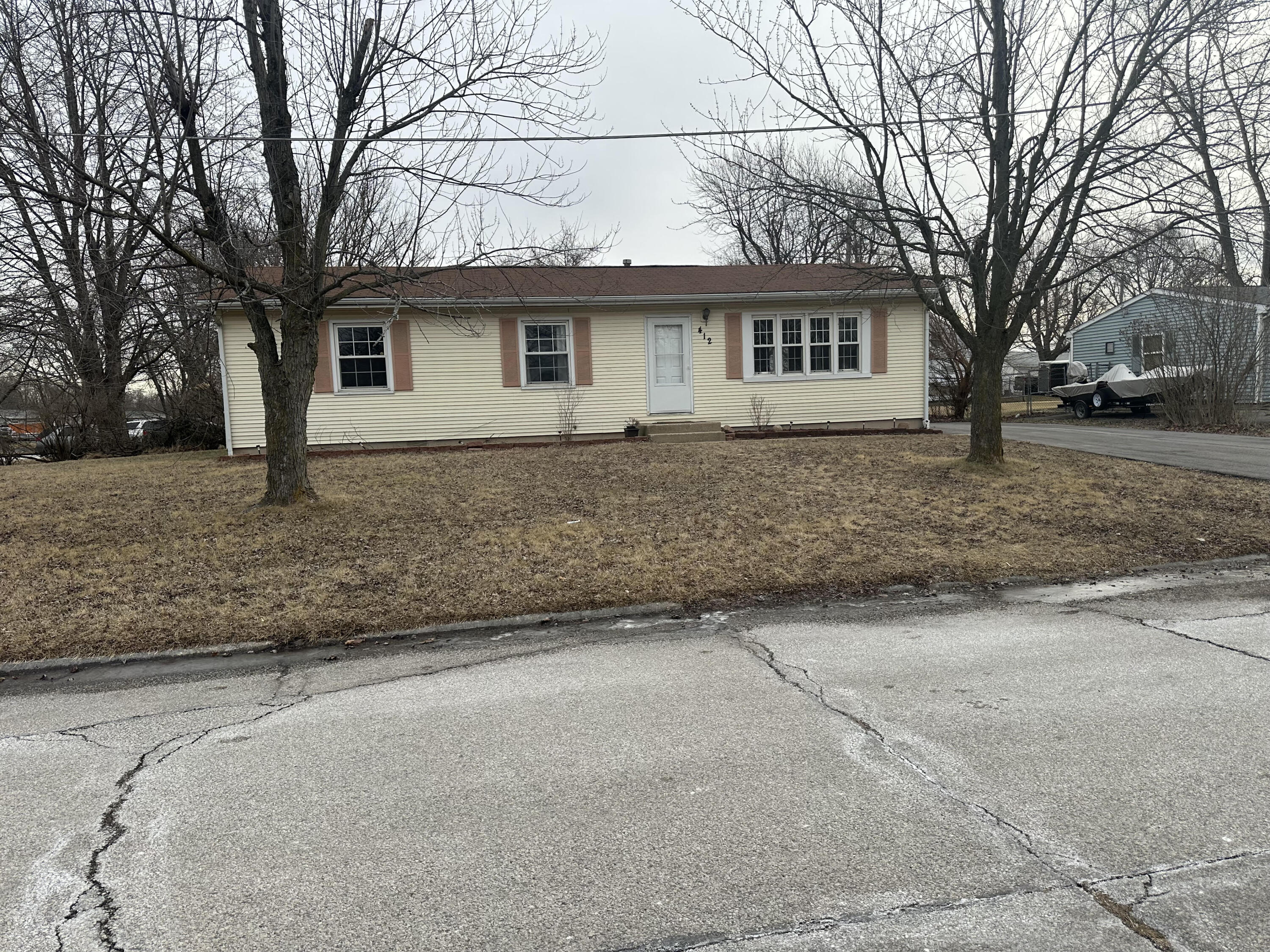 412 Nantucket Road Valparaiso, IN 46385 - Photo 3 of 20 3000x2250