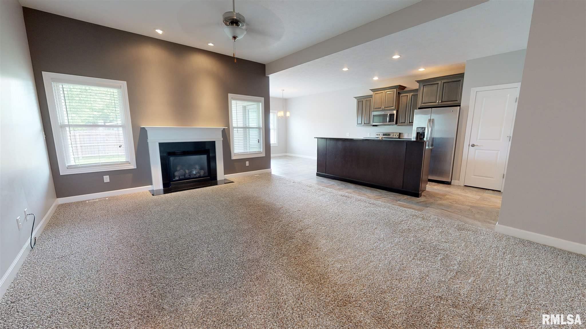 4514 Thompson Road Springfield, IL 62711 - Photo 3 of 32