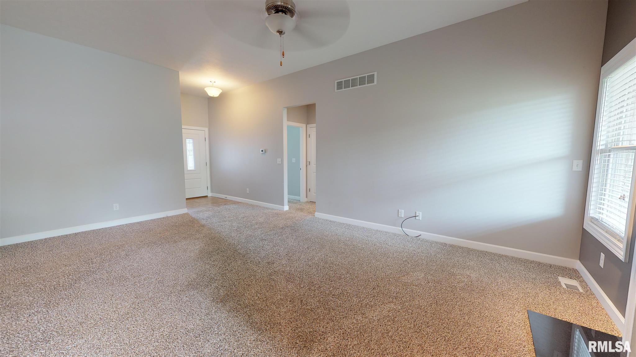 4514 Thompson Road Springfield, IL 62711 - Photo 4 of 32