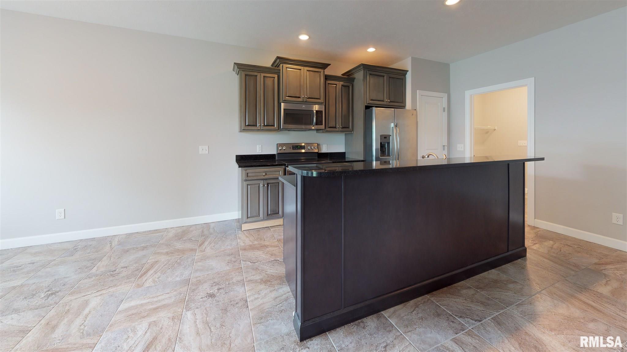 4514 Thompson Road Springfield, IL 62711 - Photo 10 of 32