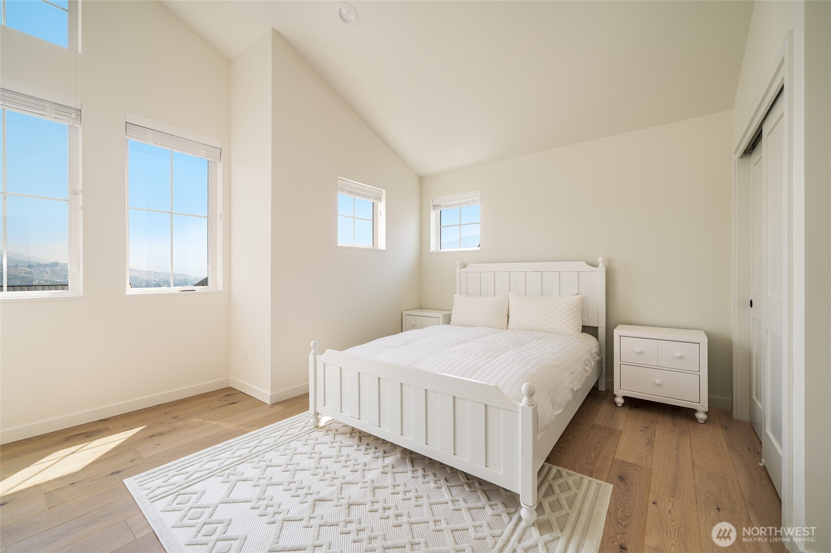 259 Bobcat Lane Chelan, WA 98816 - Photo 14 of 40 a bedroom with a bed and a window