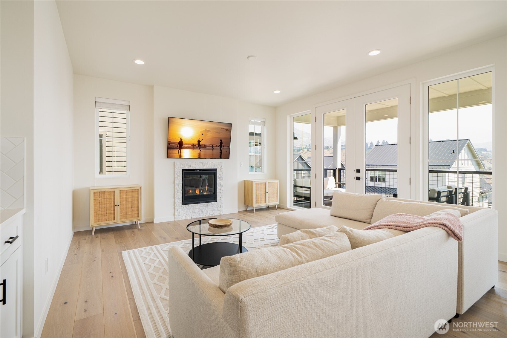 259 Bobcat Lane Chelan, WA 98816 - Photo 10 of 40 a living room with furniture flat screen tv and a large window