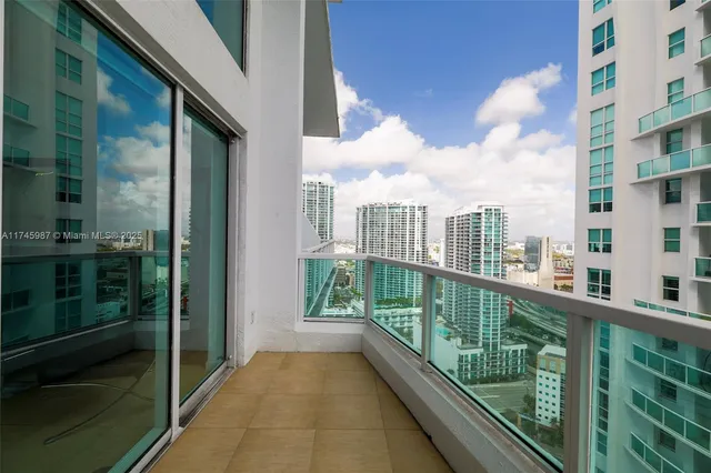 $3,450 | 41 Southeast 5th Street, Unit 2011, Miami, FL 33131