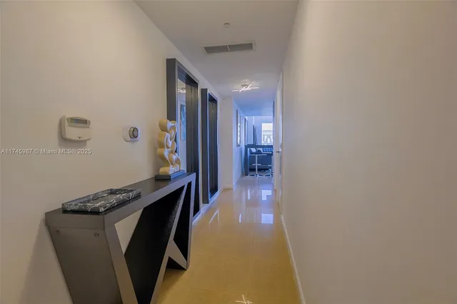 $3,450 | 41 Southeast 5th Street, Unit 2011, Miami, FL 33131