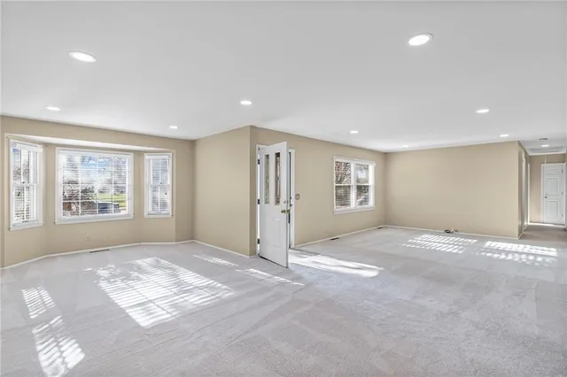 $259,995 | 16512 East Ellison Way, Independence, MO 64055