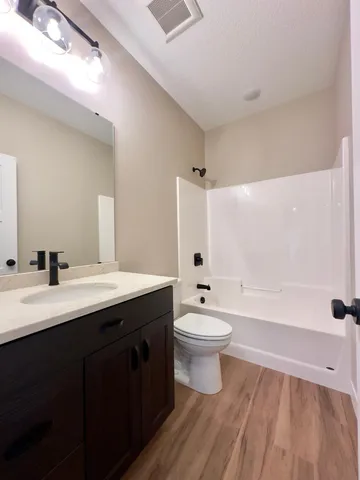 $699,900 | 1218 Highway Street North, Dodge Center, MN 55927