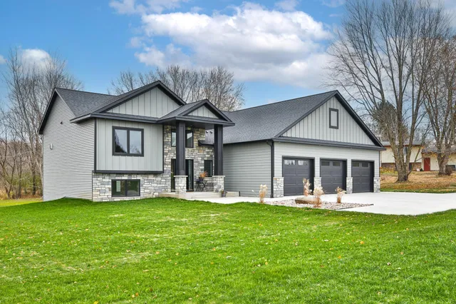 $699,900 | 1218 Highway Street North, Dodge Center, MN 55927