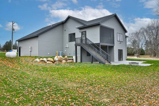 $699,900 | 1218 Highway Street North, Dodge Center, MN 55927