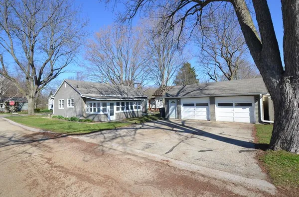 $274,900 | 429 South Whiton Street, Whitewater, WI 53190