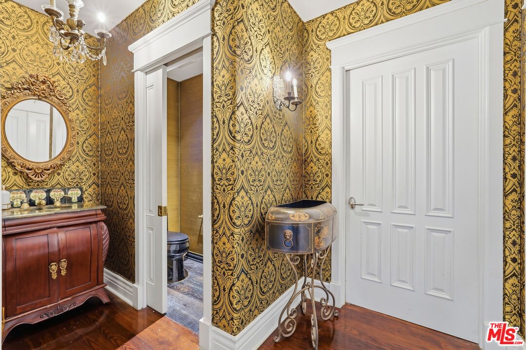 900 Chantilly Road Los Angeles, CA 90077 - Photo 32 of 46