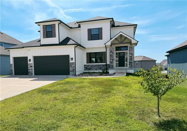 $580,000 | 2333 Southwest Old Port Road, Lee's Summit, MO 64082