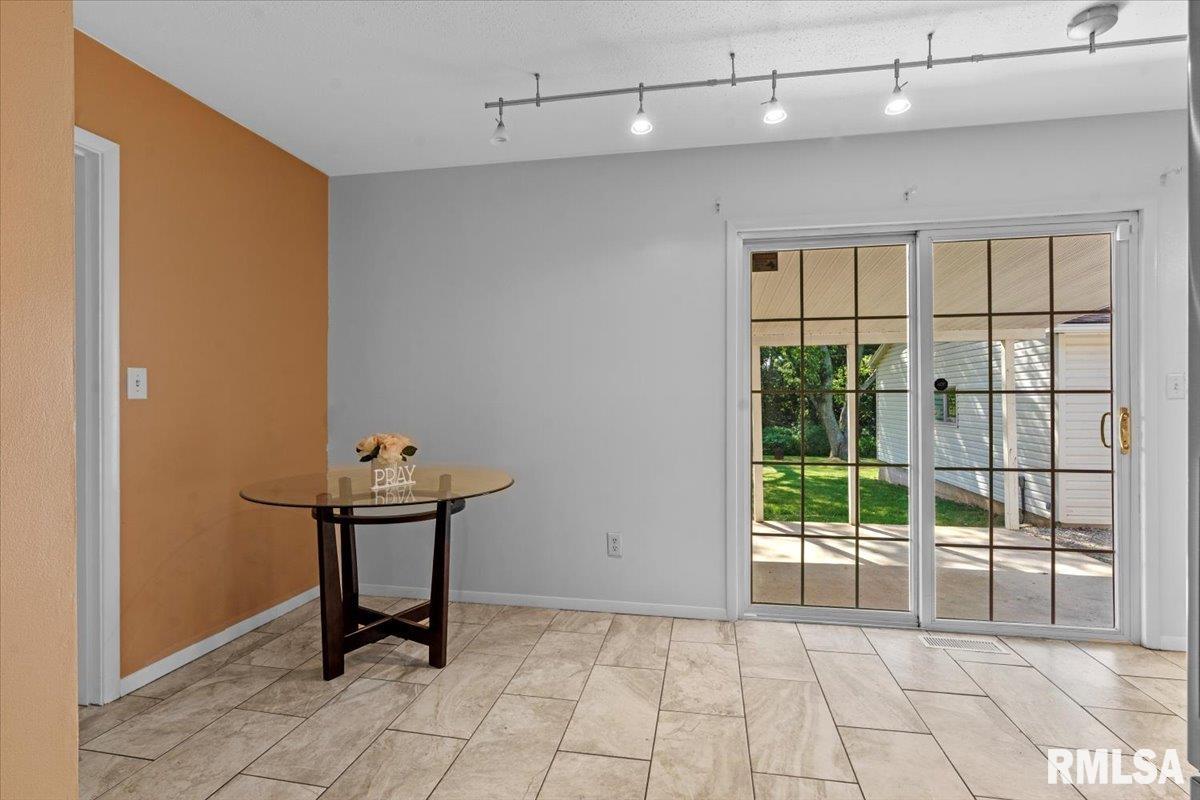 80 Bonnie Brook Road Chatham, IL 62629 - Photo 8 of 28 Gallery Image 8