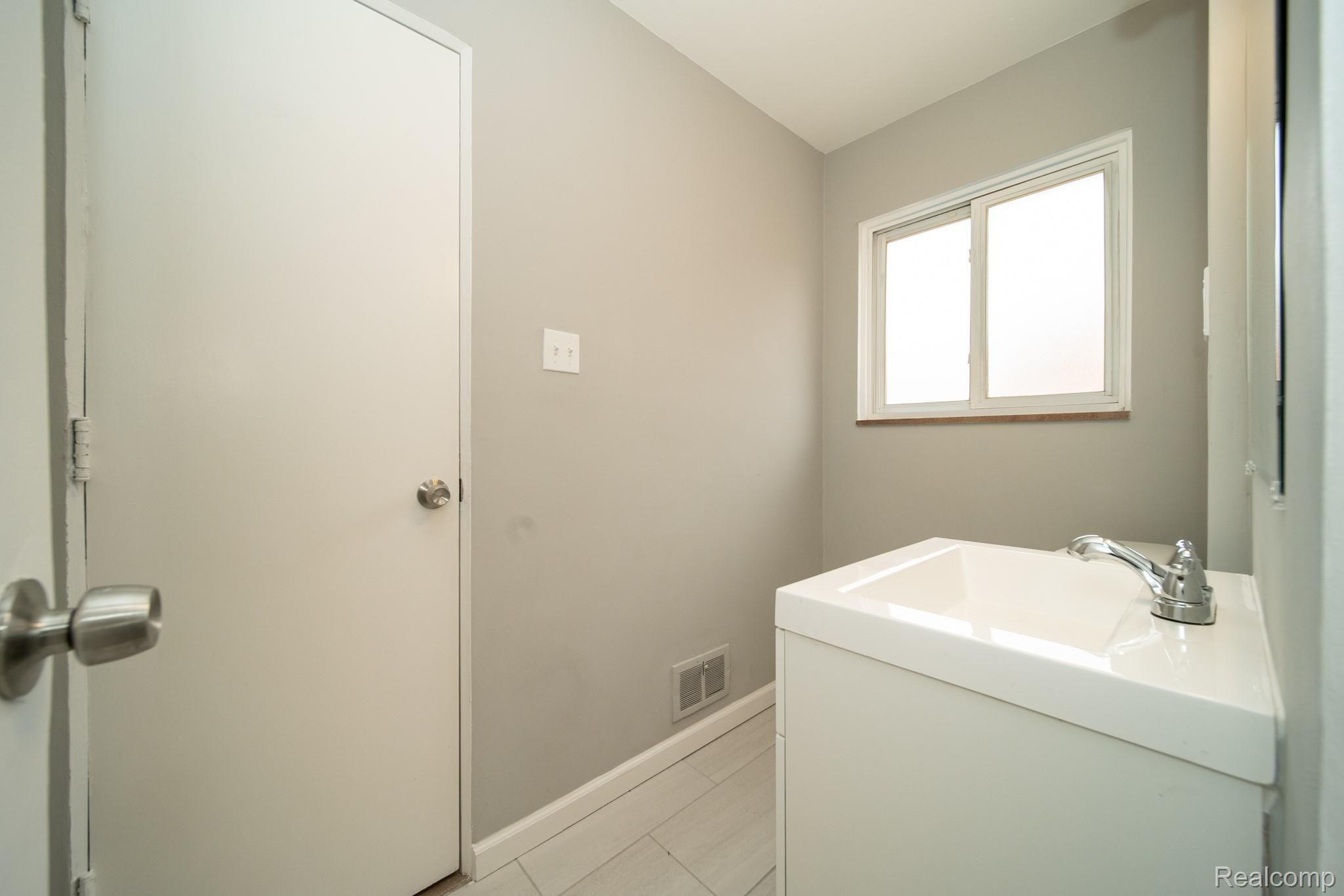 14141 Inkster Road Livonia, MI 48154 - Photo 35 of 57 DSC03227.jpg