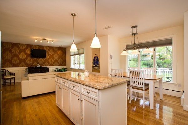 154 Cynthia Road Newton, MA 02459 - Photo 3 of 22