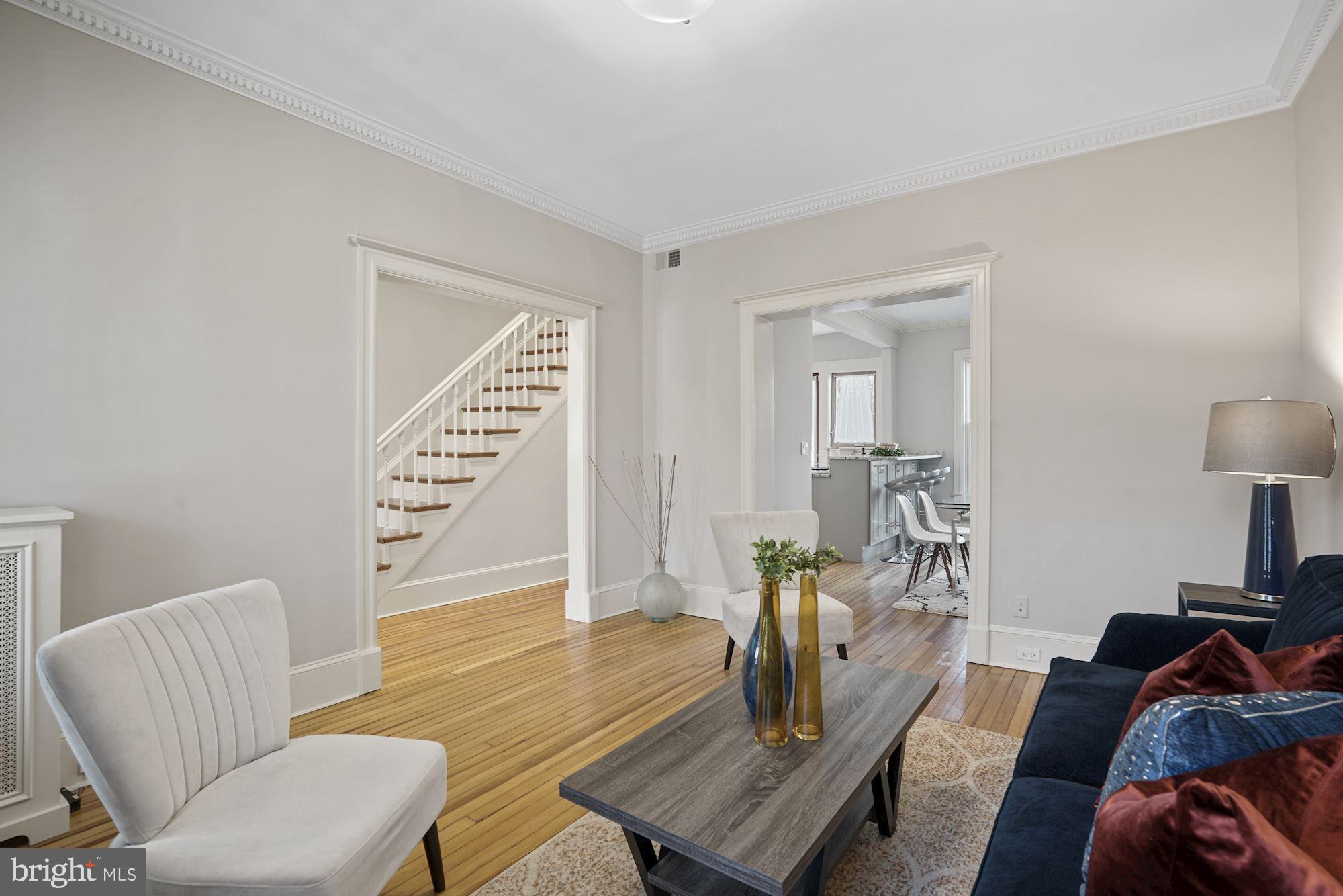 Well maintained hardwood floors throughout