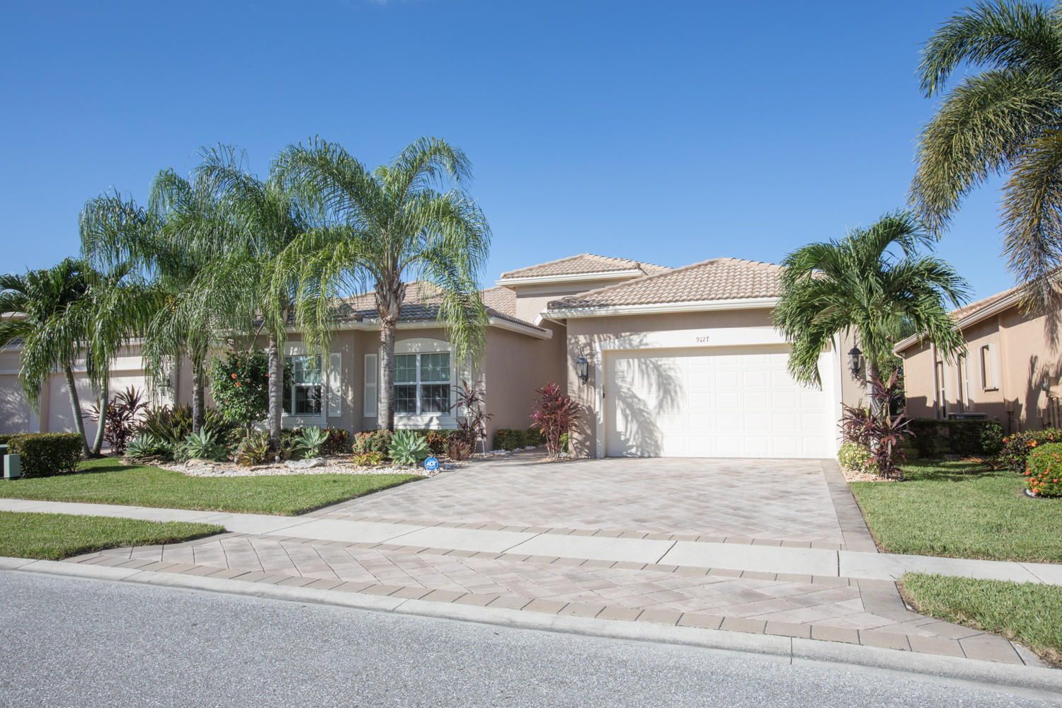 9127 Ribbons Ridge Point Boynton Beach, FL 33473 - Photo 4 of 36 right side view