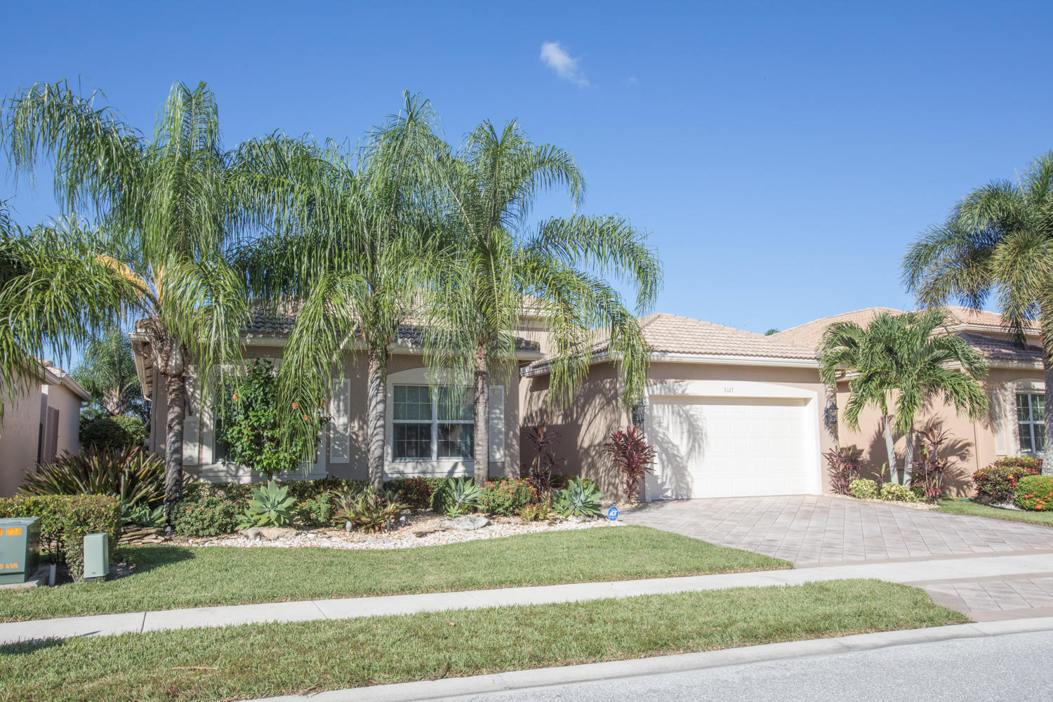 9127 Ribbons Ridge Point Boynton Beach, FL 33473 - Photo 5 of 36 left side view