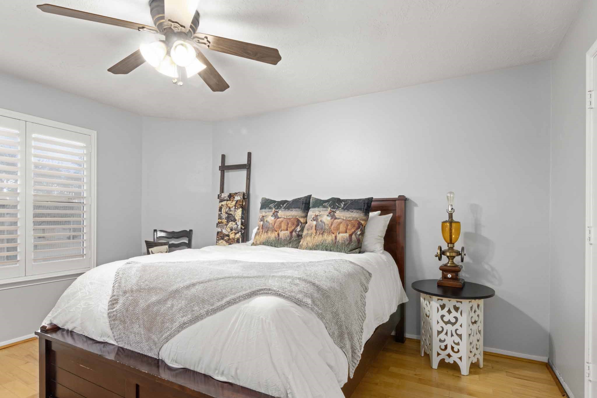 4311 Green Tree Court Pasadena, TX 77505 - Photo 33 of 49 Third bedroom.