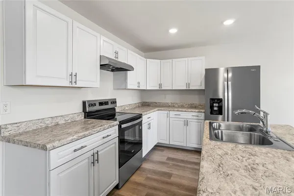 $299,900 | 1404 Orchard Lakes Circle, Belleville, IL 62220