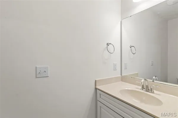 $299,900 | 1404 Orchard Lakes Circle, Belleville, IL 62220