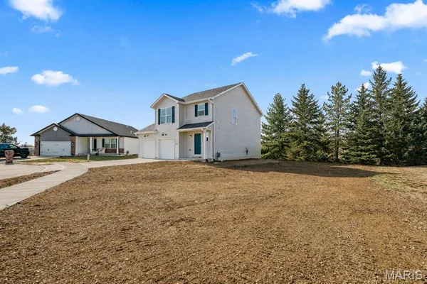 $299,900 | 1404 Orchard Lakes Circle, Belleville, IL 62220