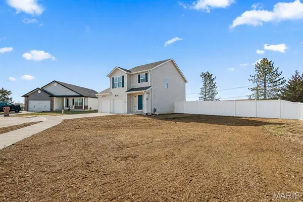 $299,900 | 1404 Orchard Lakes Circle, Belleville, IL 62220