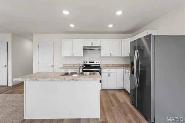 $299,900 | 1404 Orchard Lakes Circle, Belleville, IL 62220