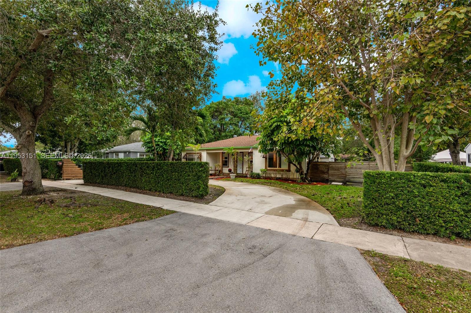 1491 Northeast 132nd Road North Miami, FL 33161 - Photo 1 of 28