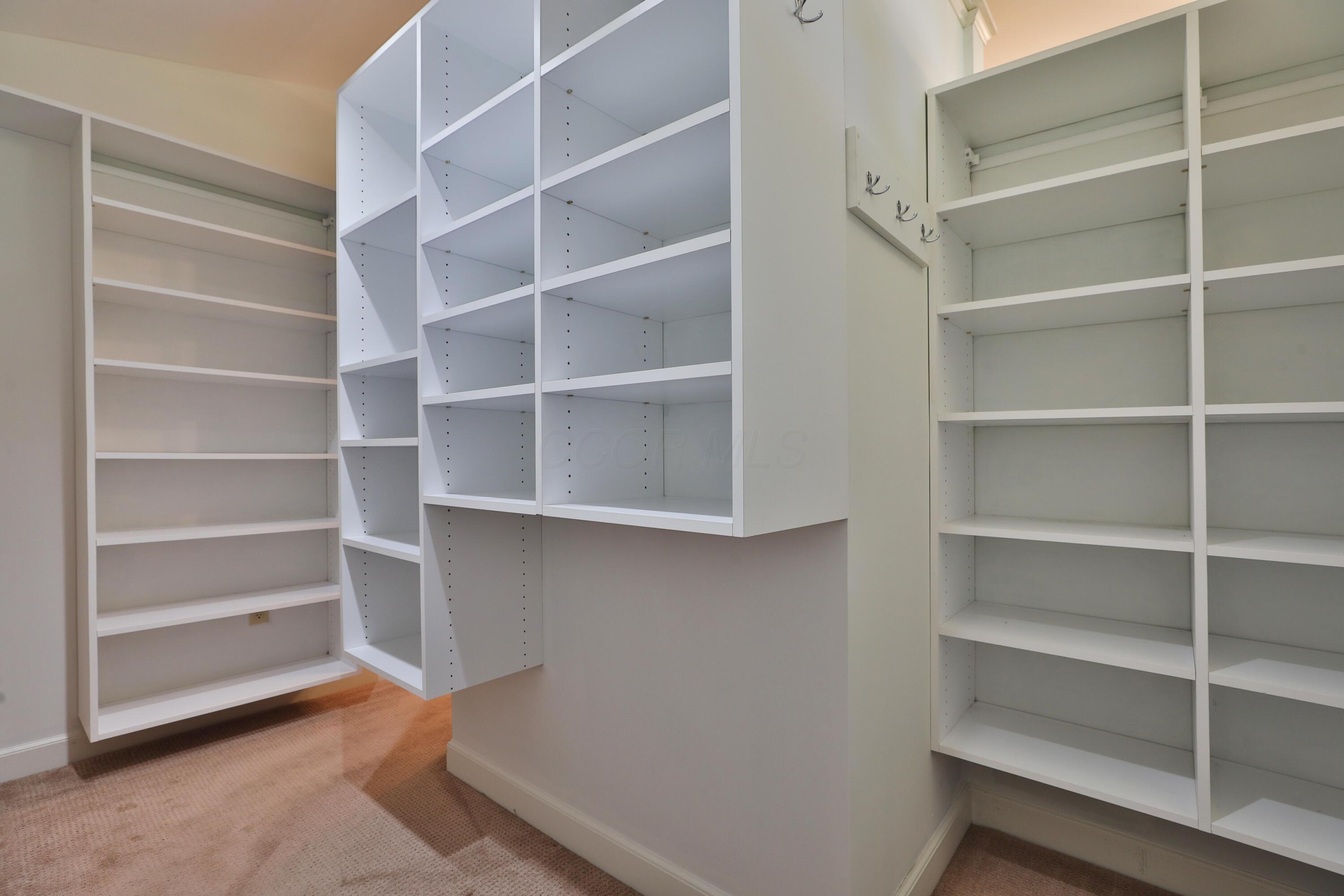 160 Croswell Road Columbus, OH 43214 - Photo 34 of 50 160-Croswell-Interiors-31