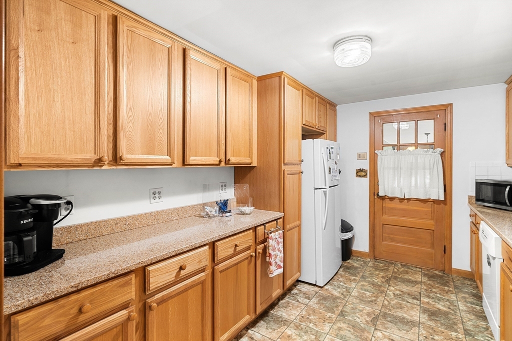 16 Crown Road Westford, MA 01886 - Photo 11 of 35 Gallery Image 11