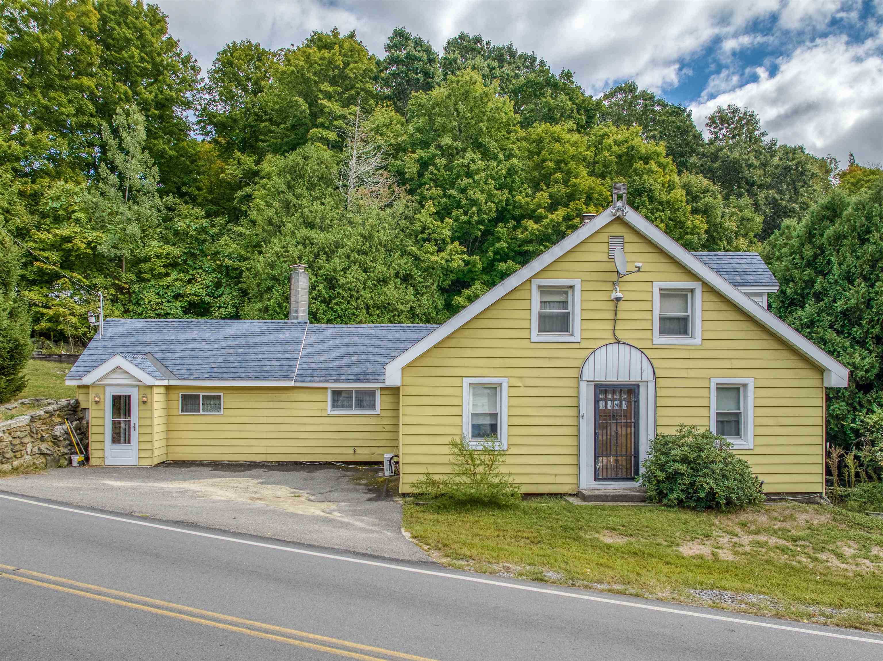 137 Wason Road Hudson, NH 03051 - Photo 1 of 40