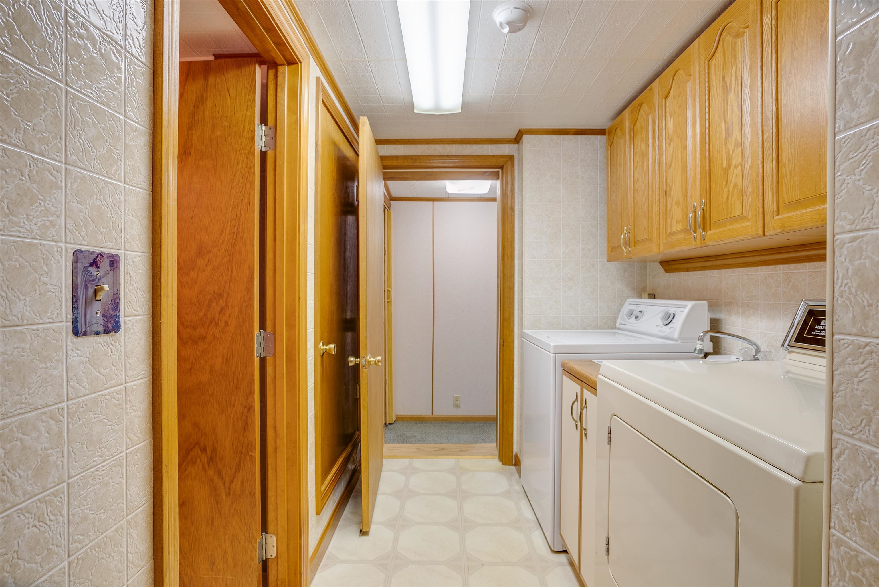 137 Wason Road Hudson, NH 03051 - Photo 18 of 40