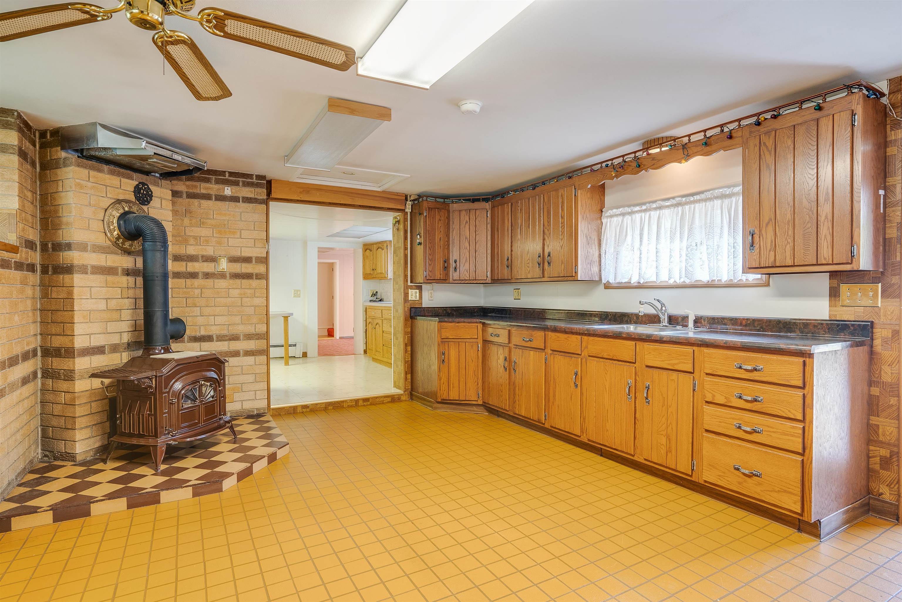137 Wason Road Hudson, NH 03051 - Photo 2 of 40