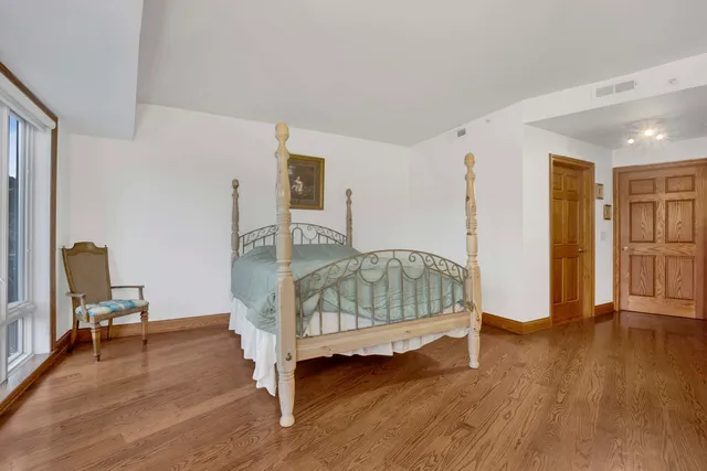 $515,000 | 145 South York Street, Unit 322, Elmhurst, IL 60126