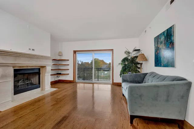 $515,000 | 145 South York Street, Unit 322, Elmhurst, IL 60126