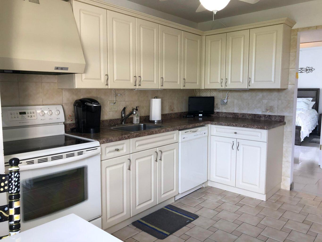 1629 Riverview Road, Unit 221 Deerfield Beach, FL 33441 - Photo 5 of 26 KITCHEN