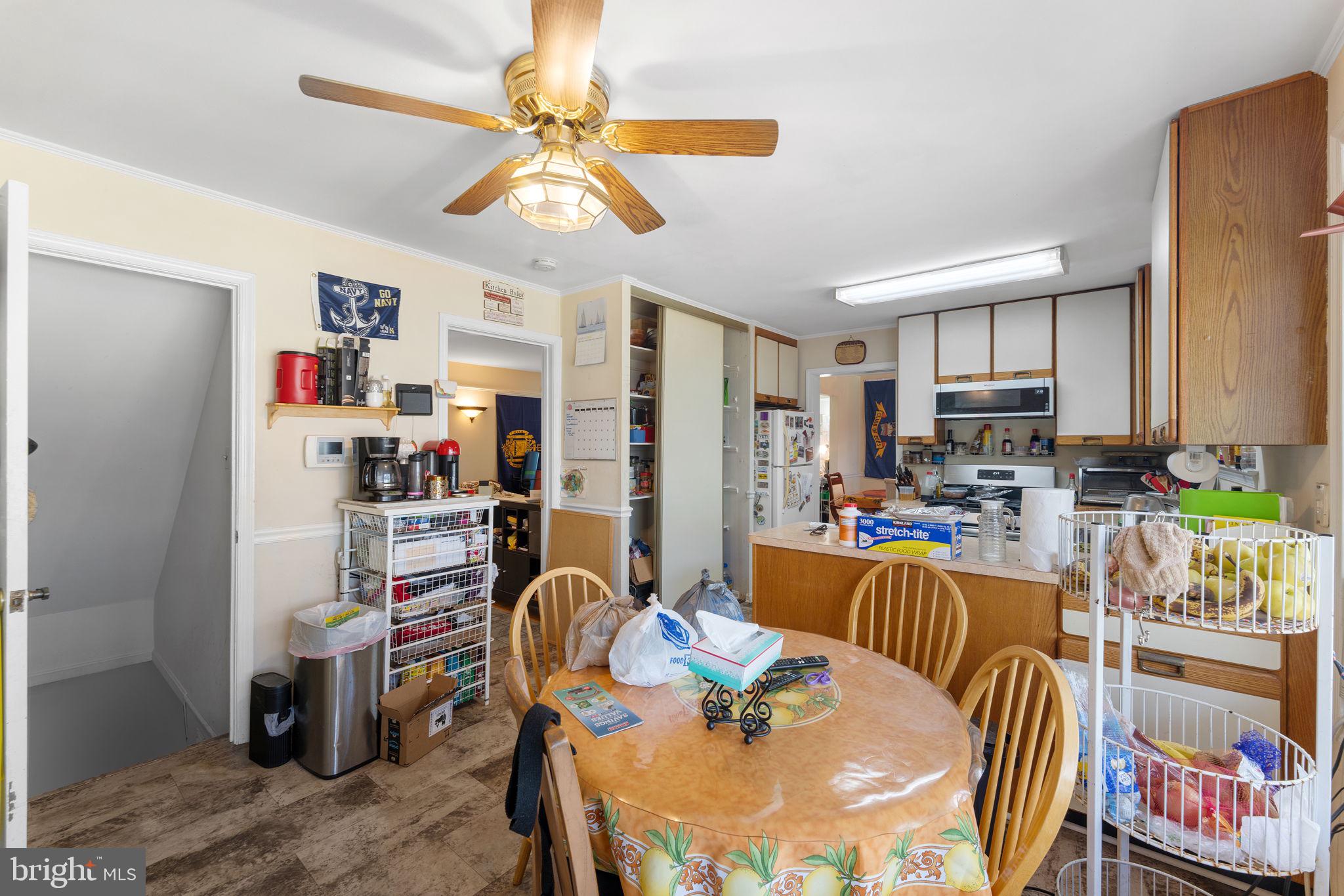 8610 Clydesdale Road Springfield, VA 22151 - Photo 15 of 42 Kitchen with breakfast area