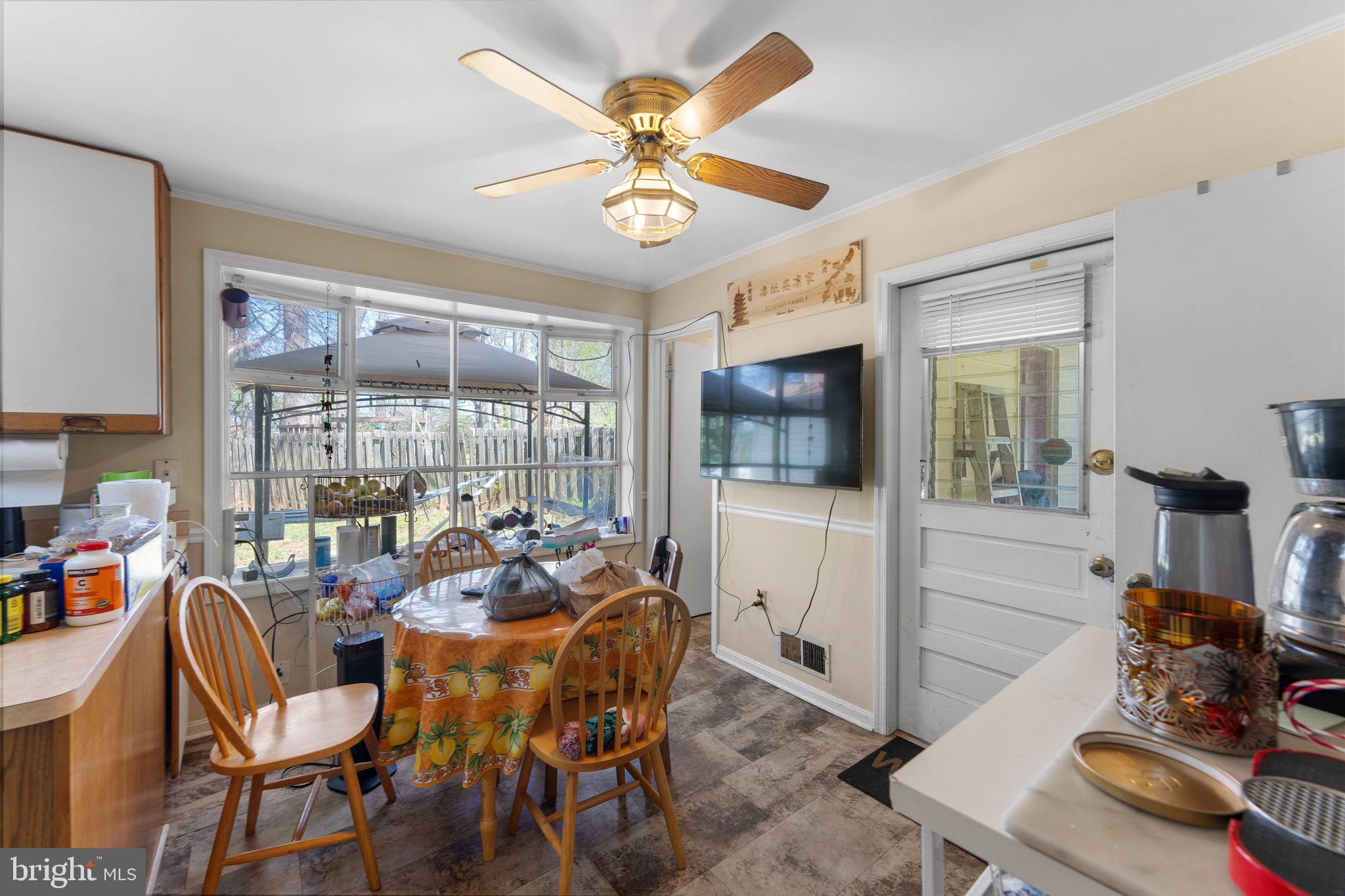 8610 Clydesdale Road Springfield, VA 22151 - Photo 16 of 42 Breakfast area