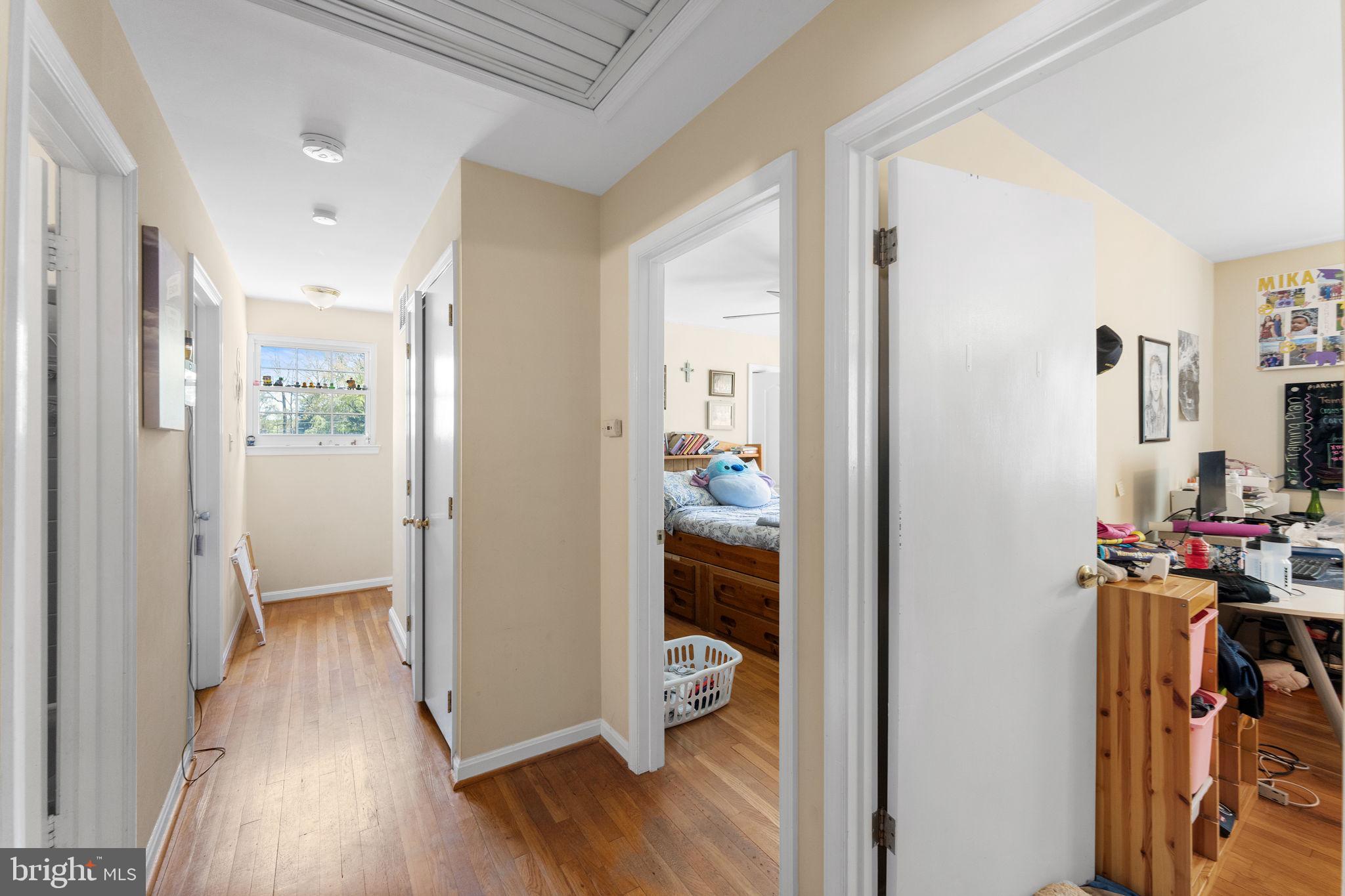 8610 Clydesdale Road Springfield, VA 22151 - Photo 19 of 42 Upper level hall