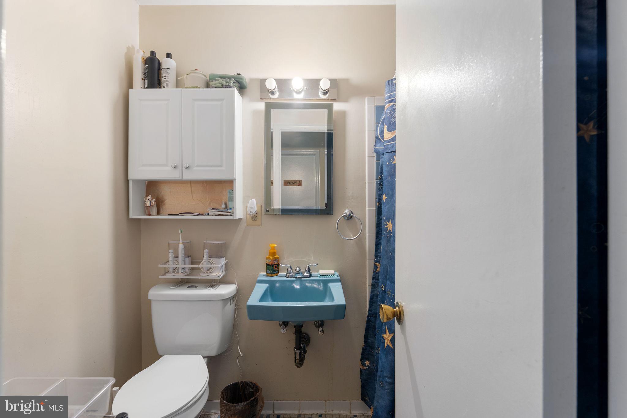 8610 Clydesdale Road Springfield, VA 22151 - Photo 27 of 42 Upper level full bath